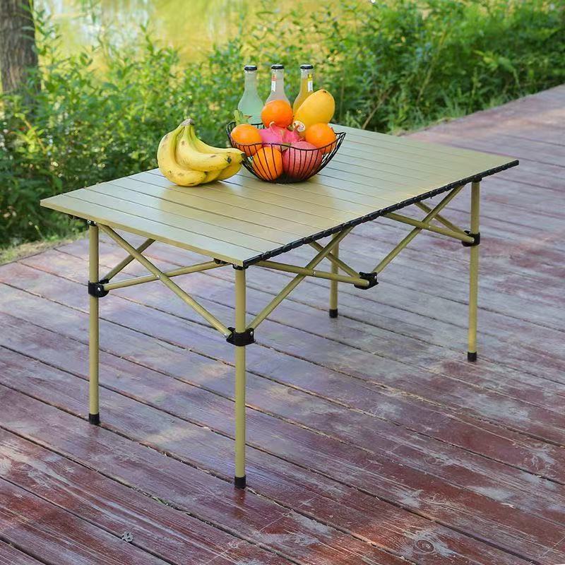 Chinese folding camping table can be rolled up, with a lightweight surface, suitable for adults to carry handbags for picnics. It is used for indoor and outdoor barbecues, picnics, gatherings, and terraces. This is a portable aluminum folding table manufacturer that can be used by 4-6 people